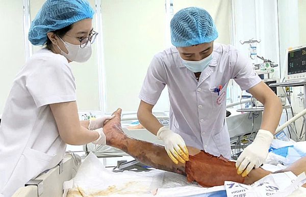 Kinh hoàng: Vết xước nhỏ suýt gây tử vong cho người đàn ông