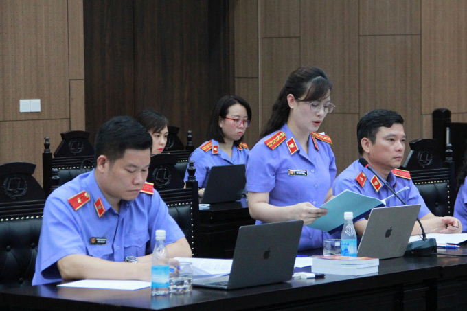 Đại diện VKSND Hà Nội thực hành quyền công tố tại tòa. Ảnh: Danh Lam