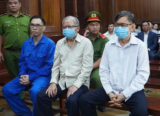 Ông Huỳnh Thế Năng, Nguyễn Thọ Trí và Đinh Trường Chinh tại tòa hôm nay. Ảnh: Hải Duyên
