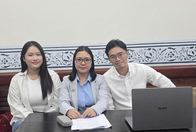 Choco Trúc Phương và luật sư tại tòa. Ảnh: Bình Nguyên