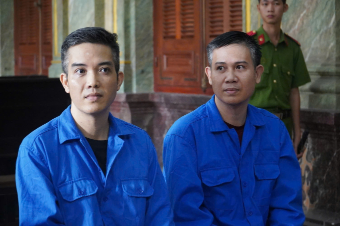 Bị cáo Phạm Xuân Tình và ông Tam tại tòa. Ảnh: Hải Duyên