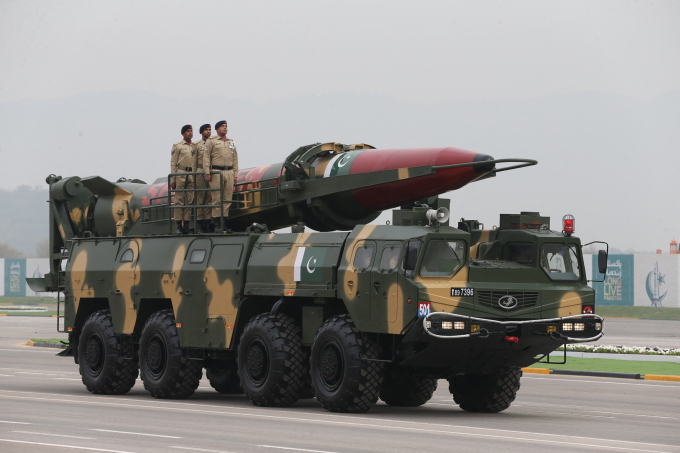 Khí tài của Pakistan tại lễ diễu binh mừng quốc khánh ở Islamabad tháng 3/2024. Ảnh: AFP
