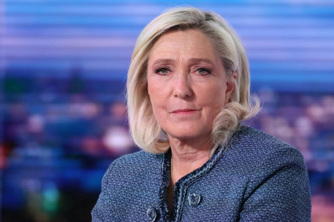 Lãnh đạo cực hữu Marine Le Pen trả lời phỏng vấn đài TF1 ở Boulogne-Billancourt, ngoại ô Paris, Pháp ngày 31/3. Ảnh: AFP