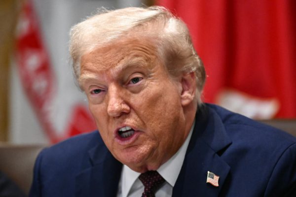Ông Trump thúc đẩy Tòa án Tối cao phán quyết nhanh về thuế