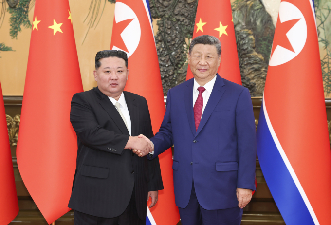 Lãnh đạo Triều Tiên Kim Jong-un (trái) và Chủ tịch Trung Quốc Tập Cận Bình tại Bắc Kinh ngày 4/9. Ảnh: AP