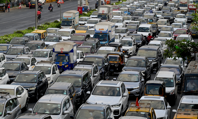 Phương tiện giao thông trên một đường cao tốc ở Mumbai, Ấn Độ hồi năm 2023. Ảnh: AFP