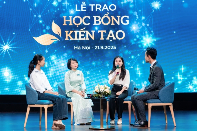 Học sinh nhận Học bổng kiến tạo và giáo viên chia sẻ câu chuyện ý nghĩa, nhìn lại hành trình 5 năm của chương trình. Ảnh: Vinschool