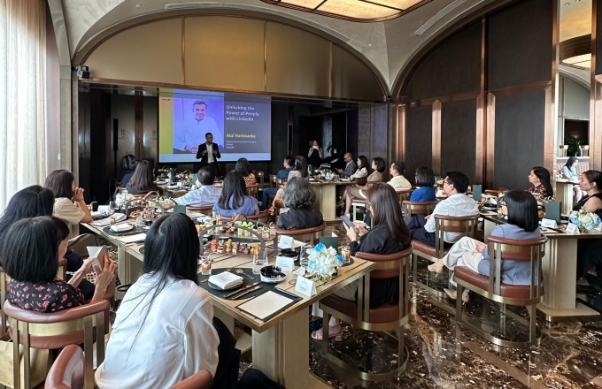 Workshop dành riêng cho HR doanh nghiệp về những xu hướng nhân sự mới nhất tại thị trường Việt Nam và khu vực do hai đơn vị phối hợp tổ chức. Ảnh: Anphabe