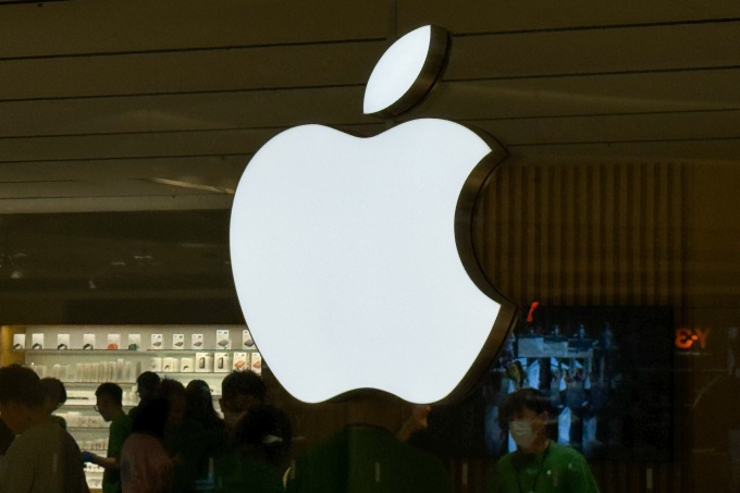 Logo Apple tại một cửa hàng Apple Store ở Vũ Hán, Trung Quốc, tháng 4/2024. Ảnh: Lưu Quý