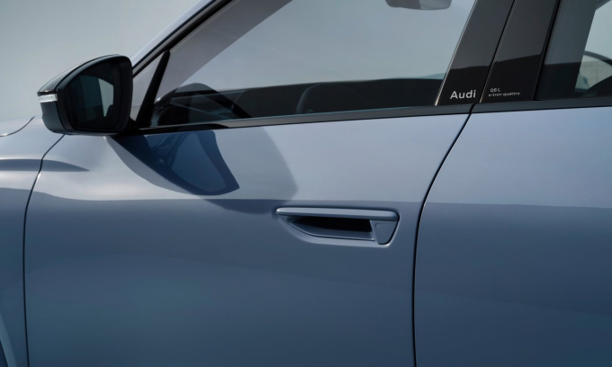 Tay nắm cửa bán thụt trên Audi Q6L e-tron. Ảnh: Audi