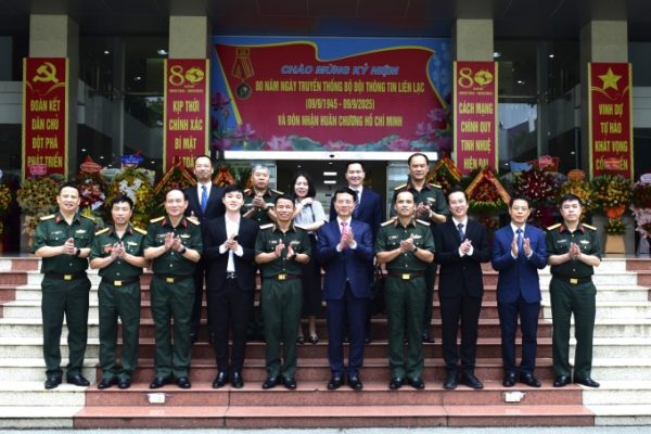 ‘Binh chủng Thông tin liên lạc cần tiến lên hiện đại bằng khoa học công nghệ’