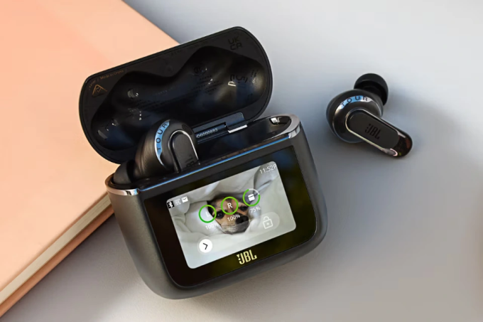 Mẫu tai nghe JBL Tour Pro 3. Ảnh: JBL