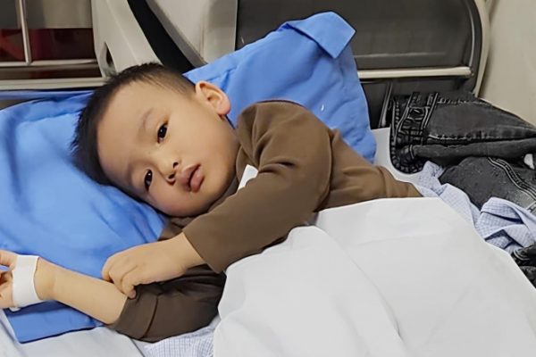 Đột Biến Gene Hiếm Gặp: Cơ Hội Sống Cho Cậu Bé