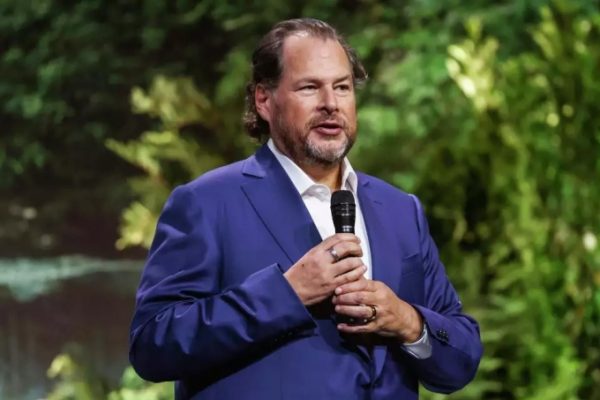 Salesforce sa thải 4.000 nhân viên: AI thay thế công việc?