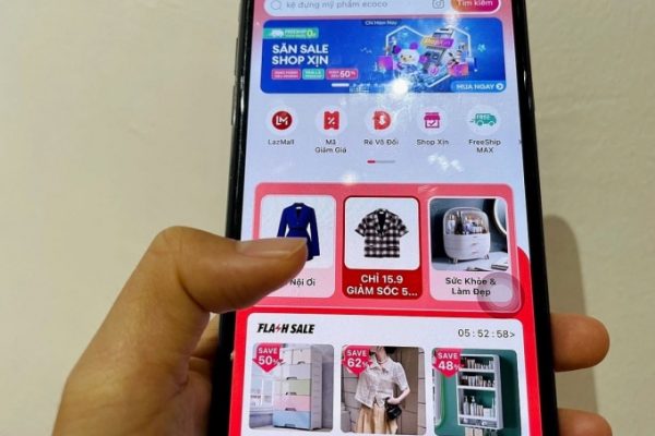 Săn ưu đãi LazMall: Người dùng chuộng mua sắm tại shop chính hãng