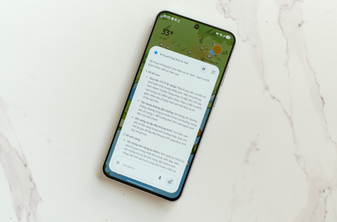 Gemini Live gợi ý viết trạng thái trên mạng xã hội. Ảnh: Samsung