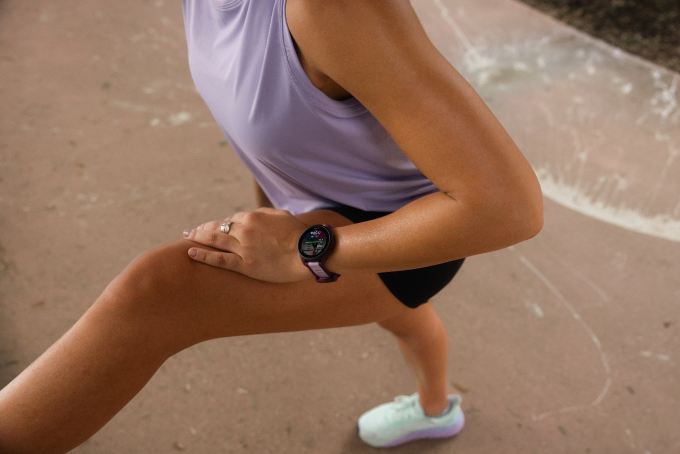Runner khởi động trước buổi tập. Ảnh: Garmin
