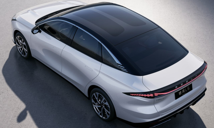 Mẫu xe năng lượng mới Geely Galaxy L6 với tay nắm cửa ẩn. Ảnh: Geely