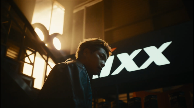 Hình ảnh những người trẻ trăn trở giữa cuộc sống bộn bề