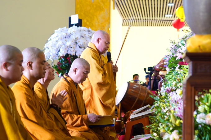 Thượng tọa Thích Thanh Phong - Trụ trì Tổ Đình Vĩnh Nghiêm TP HCM tại sự kiện. Ảnh: Hoa viên Bình An