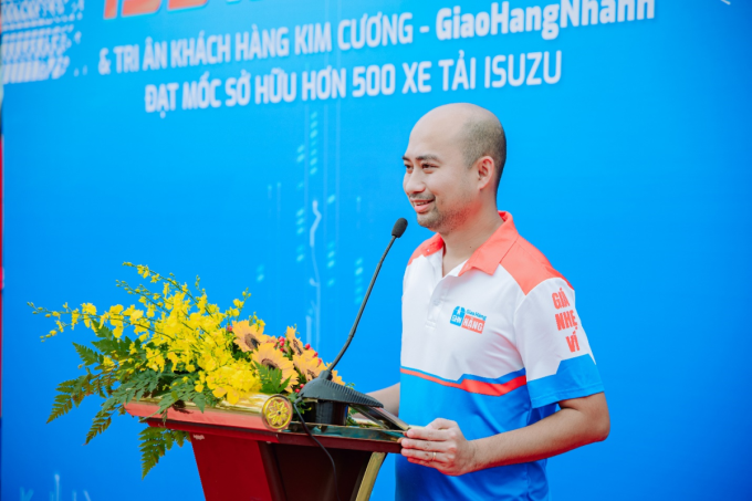 Ông Mai Hoàng, Giám đốc Vận hành chia sẻ tại sự kiện bàn giao xe. Ảnh: Giao Hàng Nhanh