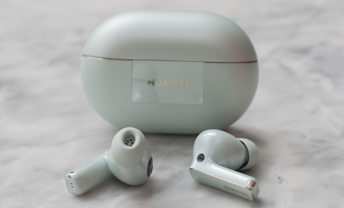 Tai nghe Huawei FreeBuds Pro. Ảnh: Huy Đức