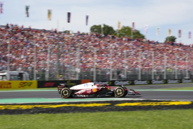 Leclerc chỉ về thứ tư ở chặng đua sân nhà Monza. Ảnh: AP