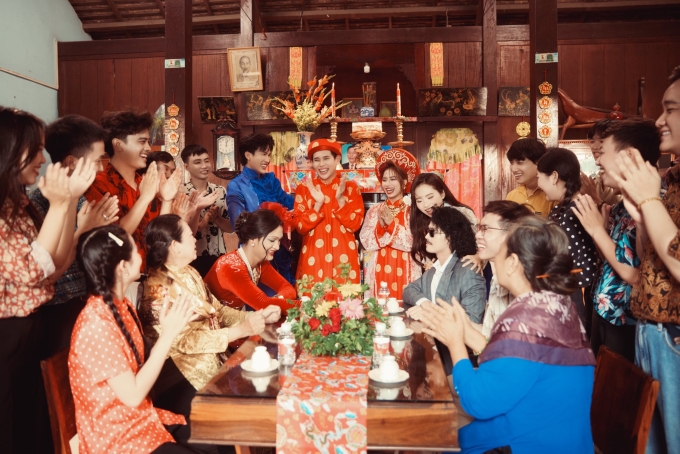 Dàn sao tái hiện không khí đám cưới miền Tây trong MV.