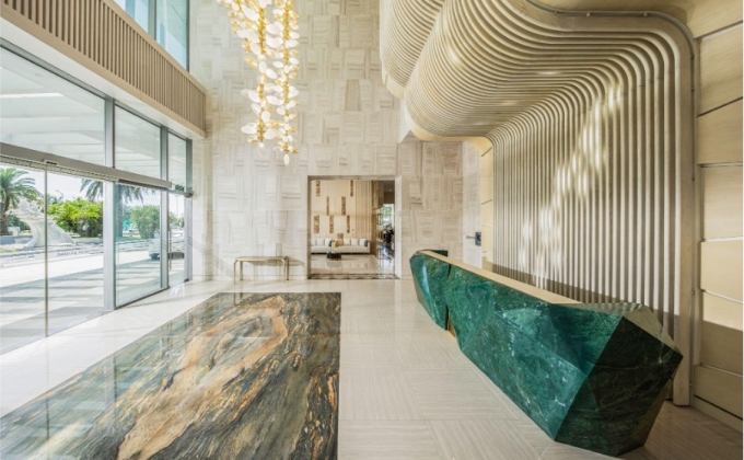 Sảnh đón với thiết kế trần cao, tạo sự sang trọng. Ảnh: Soleil Danang