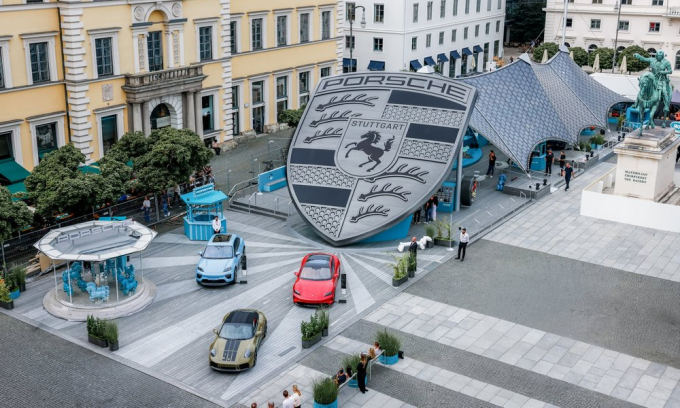 Porsche tỏa sáng tại IAA Mobility 2025 với hình ảnh chiếc khiên khổng lồ làm điểm nhấn và buổi ra mắt toàn cầu mẫu xe 911 Turbo S mới. Khách tham quan có thể tận hưởng trải nghiệm lái thử Taycan và Macan, khám phá Cayenne và Taycan Black Edition mới. Ảnh: Formula Automotriz