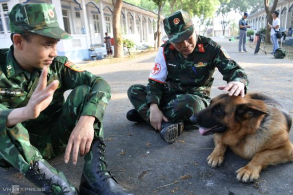 Tôn vinh phi công Su-27, trưởng đoàn cứu hộ động đất Myanmar