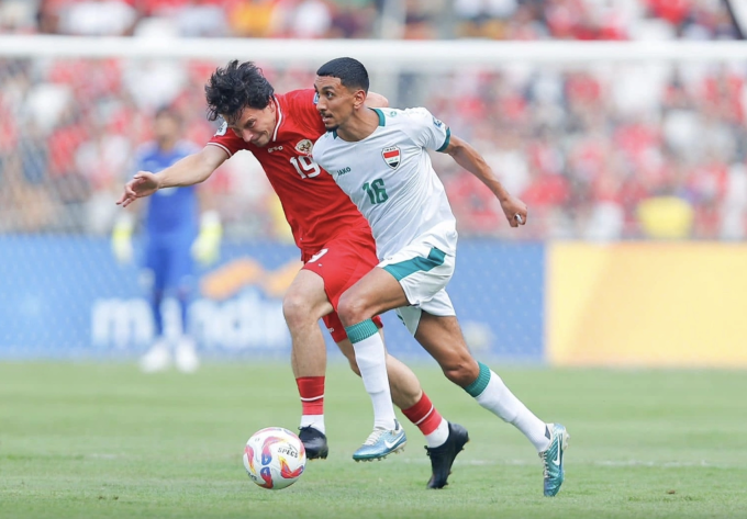 Indonesia (áo đỏ) thua Iraq (áo trắng) 0-2 ở lượt năm bảng F vòng loại hai World Cup 2026 - khu vực châu Á, trên sân Gelora Bung Karno, Indonesia ngày 6/6/2024. Ảnh: IFA