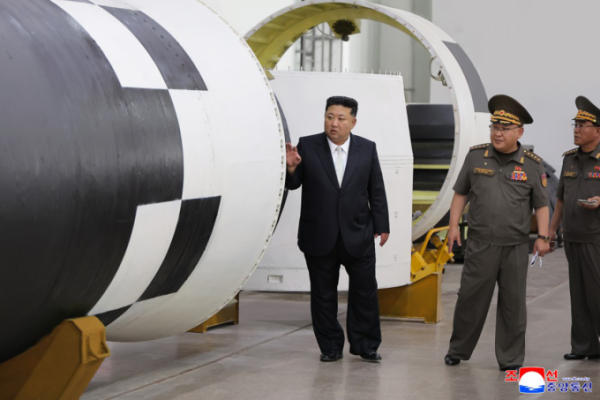 Triều Tiên ra mắt tên lửa ICBM thế hệ mới: Bước tiến quân sự?