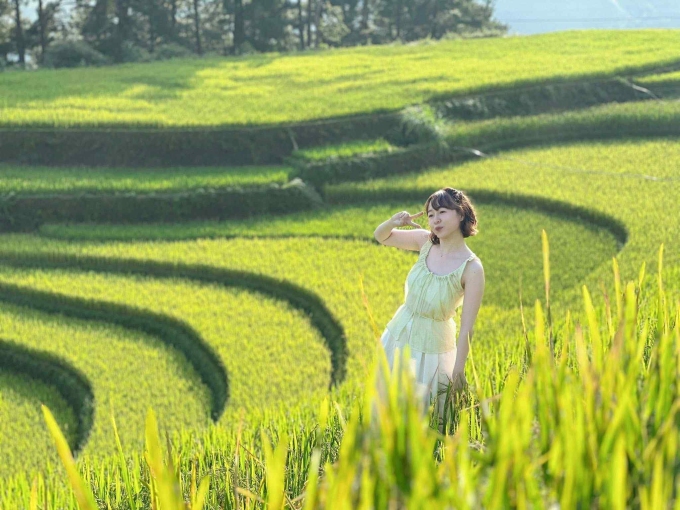 Kim Yến check in ruộng bậc thang Mù Cang Chải hôm 19/9. Ảnh: NVCC