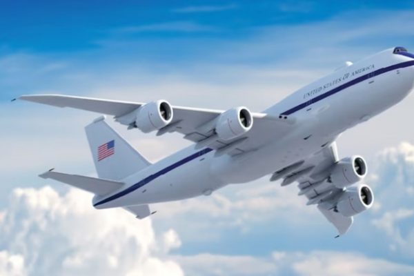 Mỹ thử nghiệm máy bay “Ngày tận thế” mới: Tin tức quân sự