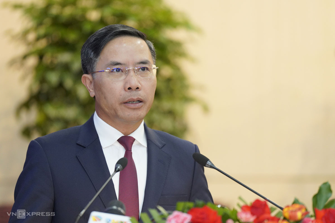Ông Phạm Đức Ấn phát biểu sau khi được bầu làm Chủ tịch UBND TP Đà Nẵng. Ảnh: Nguyễn Đông