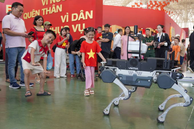 Robot trưng bày tại triển lãm. Ảnh: Nguyễn Đông