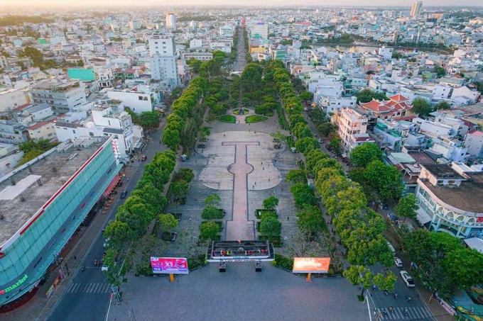 Công viên Lưu Hữu Phước được thiết kế theo hình cây đàn guitar khi nhìn từ trên cao xuống. Ảnh: Huy Phong