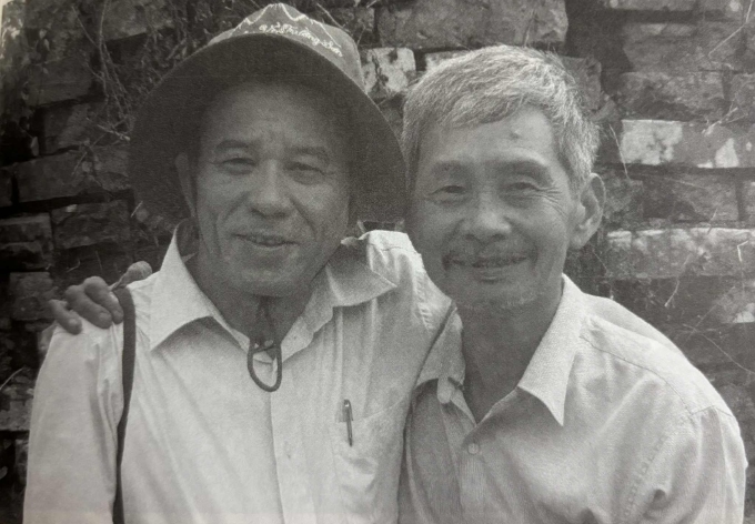 Ông Đào Chí Thành (trái) và Nguyễn Thanh Quang tại Thành cổ Quảng Trị năm 2014. Ảnh: Sách Hồi ức Quảng Trị
