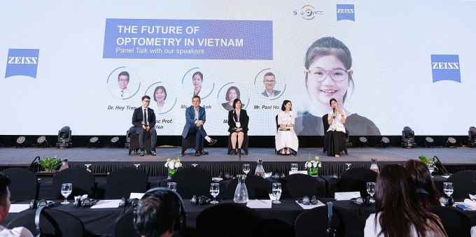Phiên thảo luận về Tương lai ngành khúc xạ nhãn khoa: Đổi mới trong kỷ nguyên vươn mình. Ảnh: BVCC