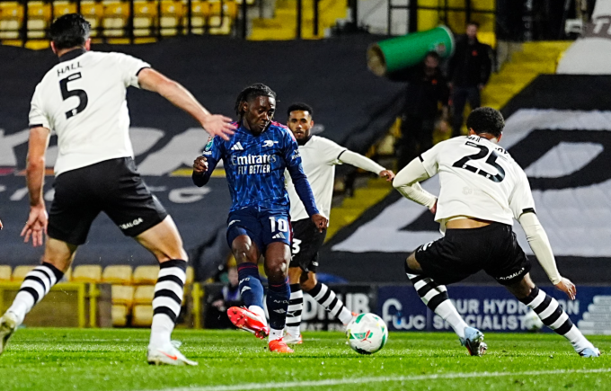Eberechi Eze dứt điểm mở tỷ số trong trận Arsenal thắng Port Vale 2-0 ở vòng ba Cup Liên đoàn trên sân Vale Park, Burslem, Stoke-on-Trent, Staffordshire, Anh ngày 24/9/2025. Ảnh: PA