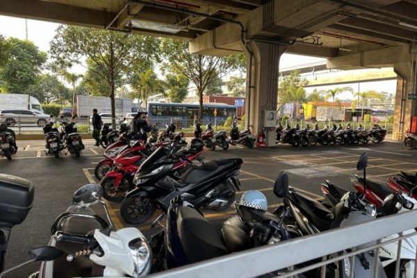 Vụ cháy xe máy dưới chân cầu Vĩnh Tuy: Cảnh giác cho ga metro