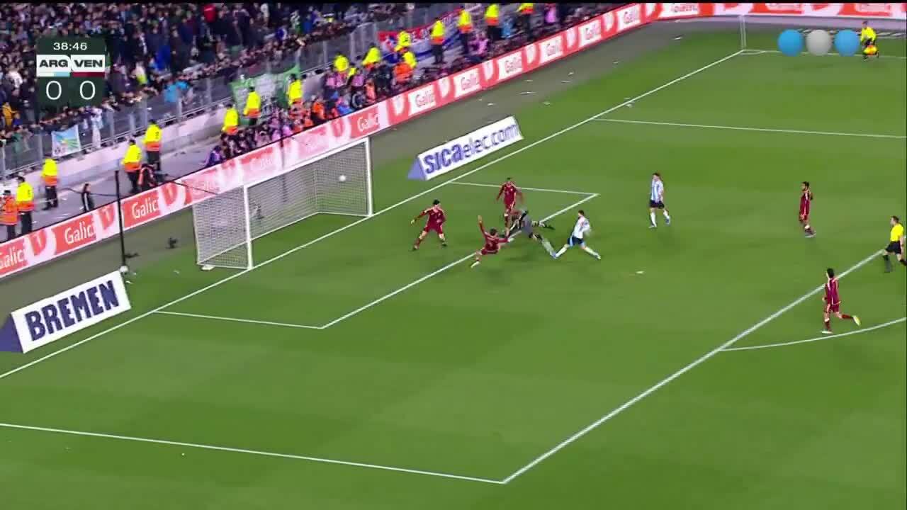 Bàn thắng đầu tiên của Messi trong trận gặp Venezuela