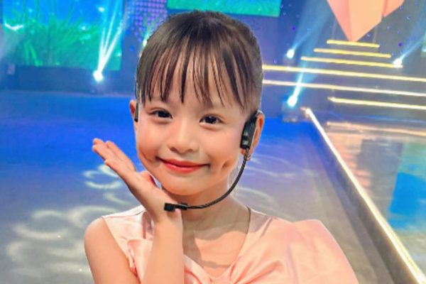 Em bé song ca Mỹ Tâm khuấy động đại lễ 2/9 với tài năng múa hát