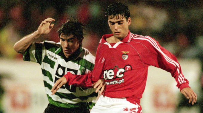 Diogo Luis (phải) trong trận Benfica gặp Sporting Lisbon. Ảnh: Sky Sports