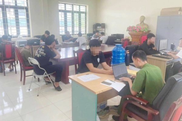 9 Thiếu Niên Hành Hung Bạn Học: Vụ Việc Gây Chấn Động