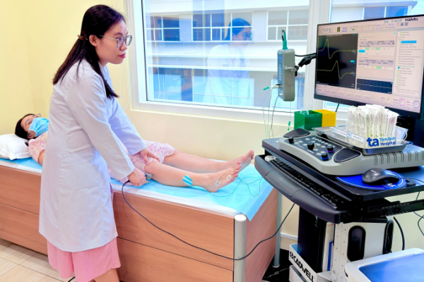 Leo cầu thang hụt hơi, mỏi chân: Dấu hiệu bệnh nhược cơ?