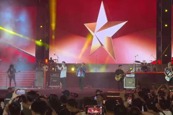 Bức Tường, Ngũ Cung: Rock bùng nổ nhạc cách mạng