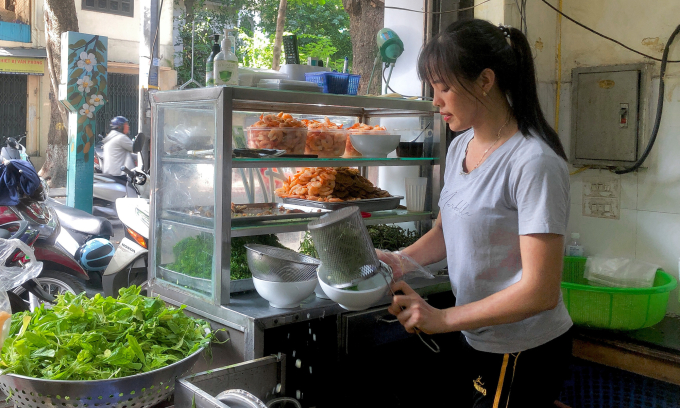 Bún cá Văn phố Quan Thánh. Ảnh: Quỳnh Mai