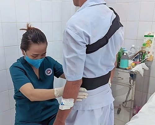 Từ bỏ lương nghìn đô học y vì biến cố gia đình